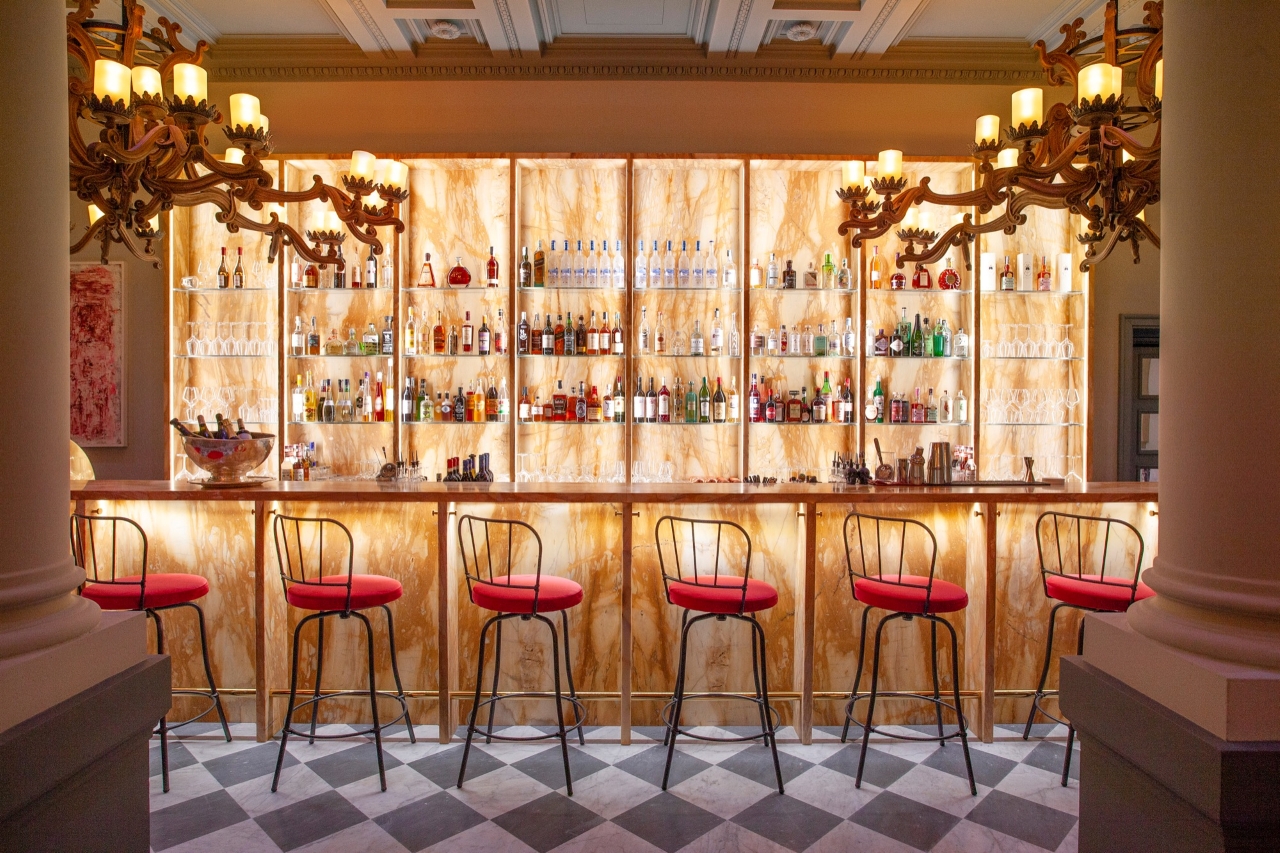 cocktail bar