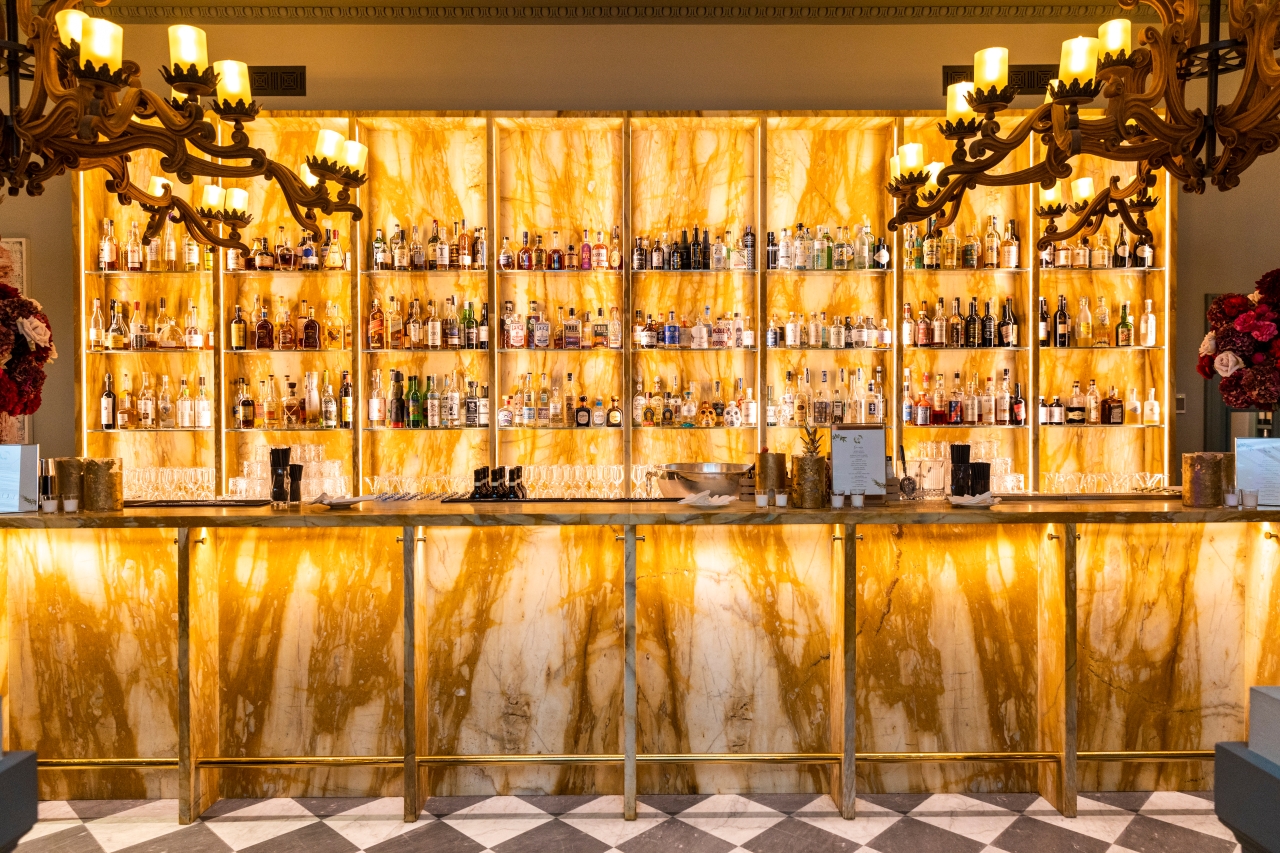 cocktail bar